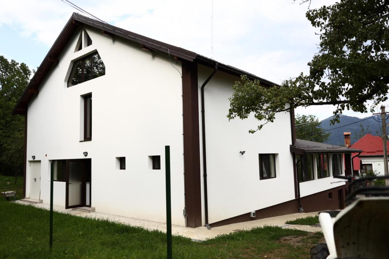 Hotel Hatasul Bunicului à Arefu Extérieur photo